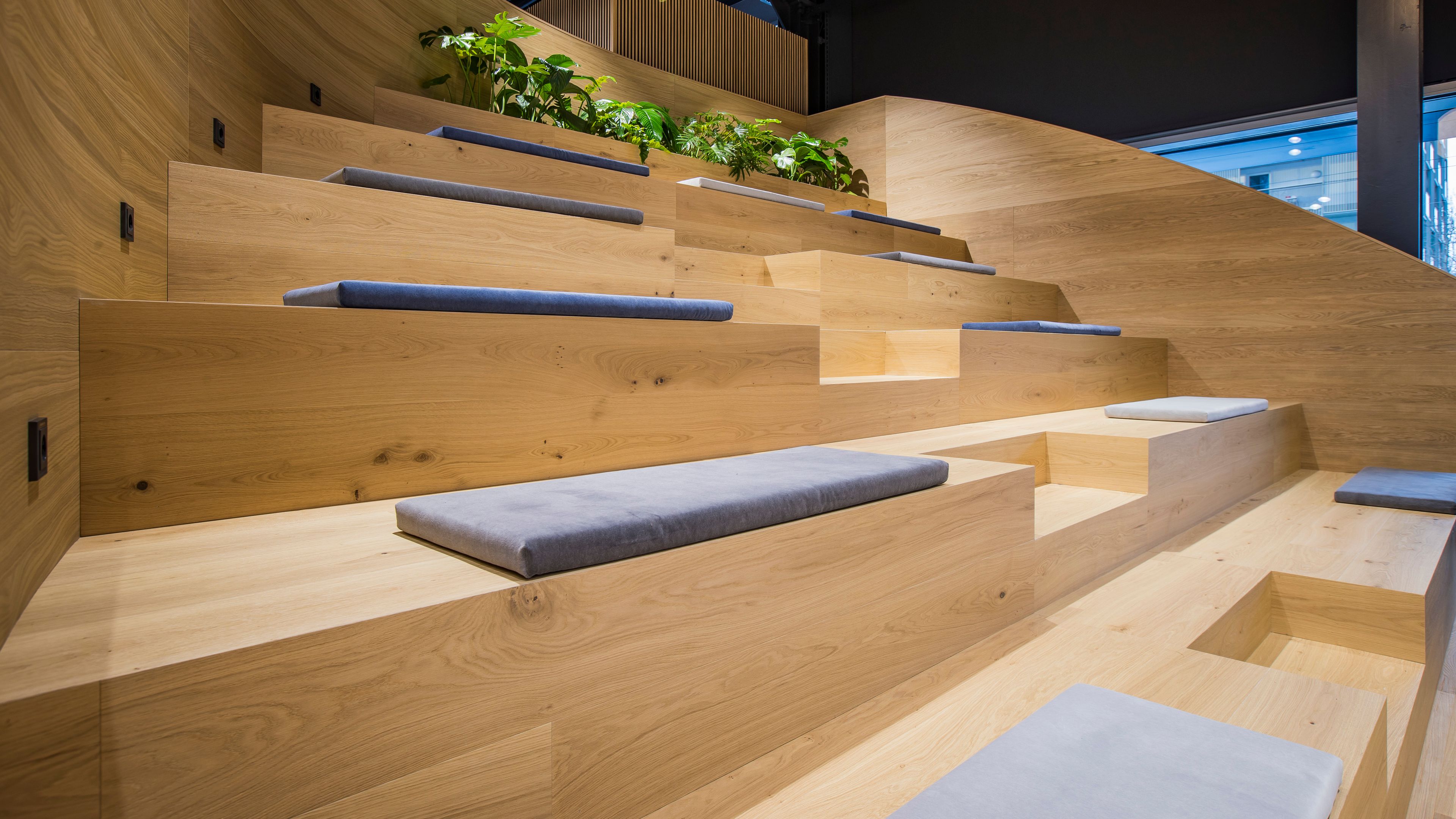 Grandstand with seat cushions