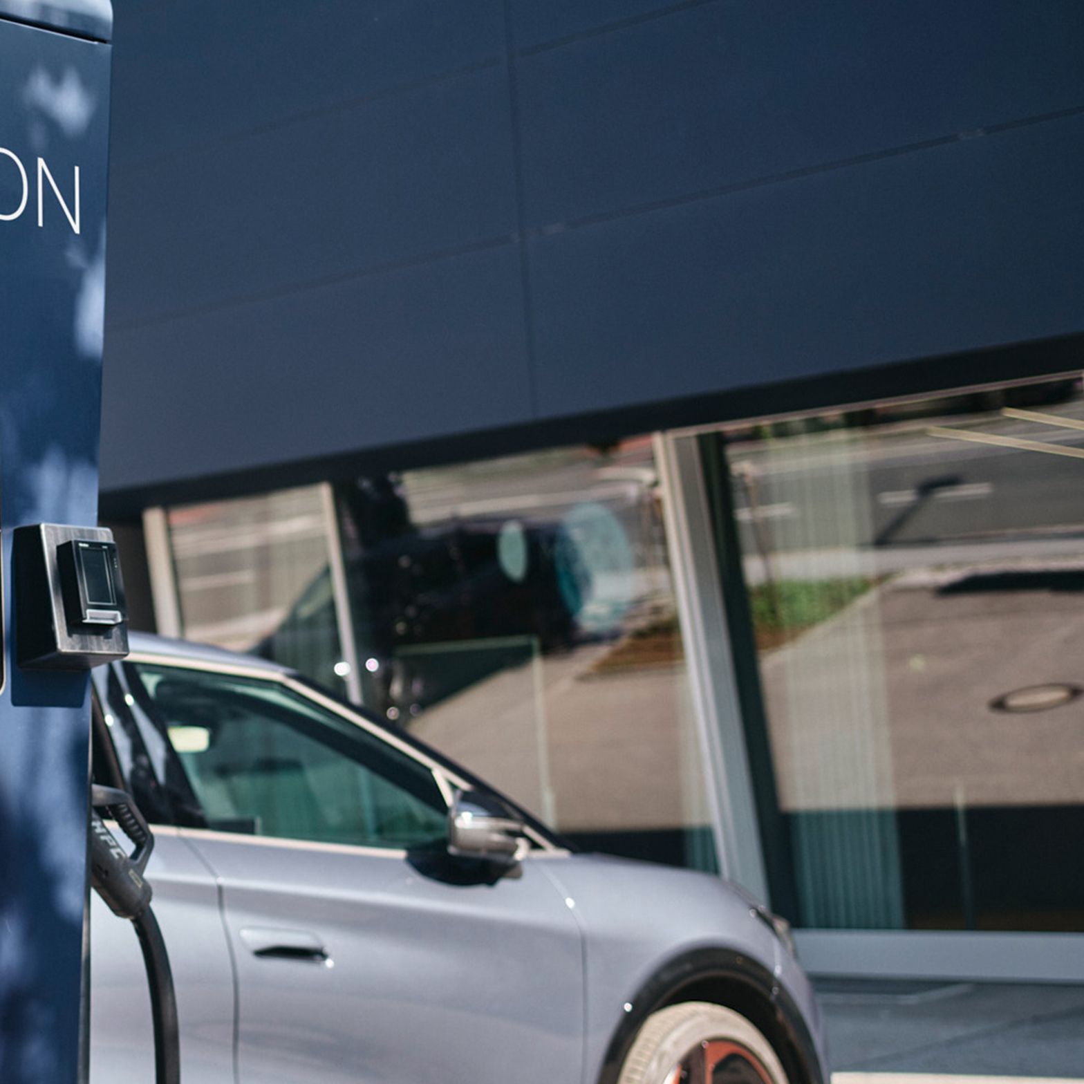 Charging station in front of a car with a display